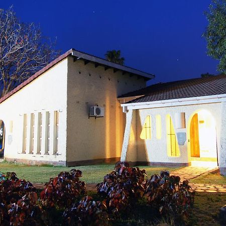 Kadoma Hotel & Conference Centre エクステリア 写真