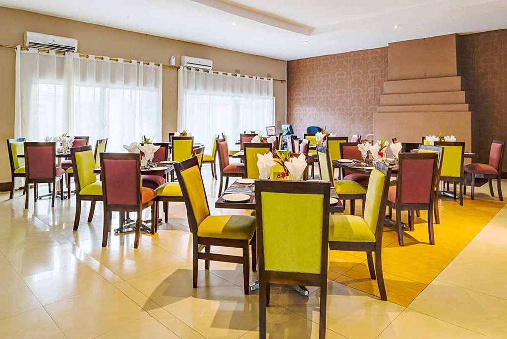 Kadoma Hotel & Conference Centre レストラン 写真