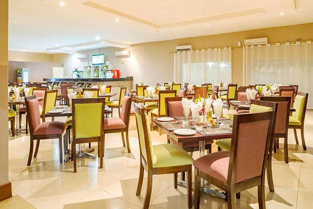 Kadoma Hotel & Conference Centre レストラン 写真