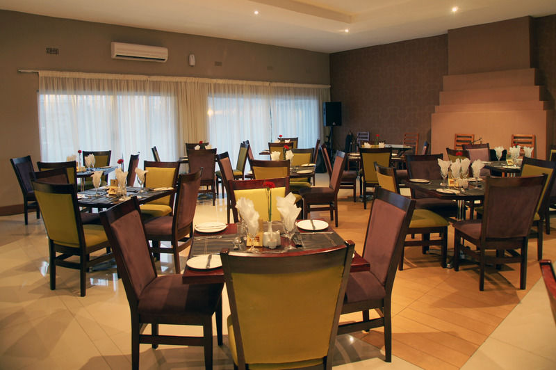 Kadoma Hotel & Conference Centre エクステリア 写真