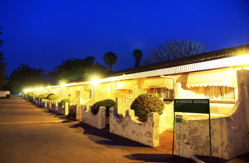 Kadoma Hotel & Conference Centre エクステリア 写真