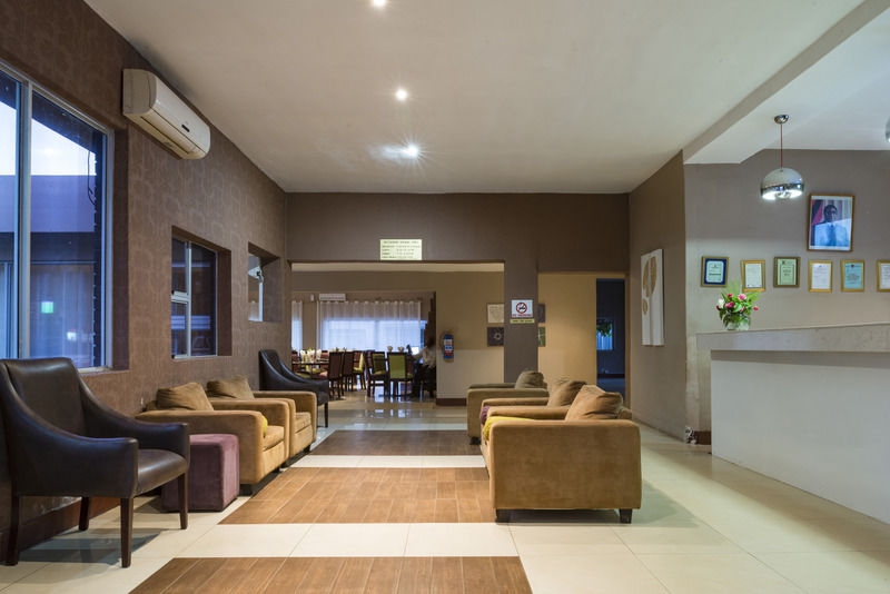 Kadoma Hotel & Conference Centre エクステリア 写真