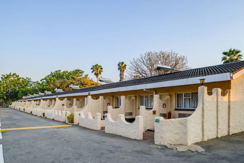 Kadoma Hotel & Conference Centre エクステリア 写真