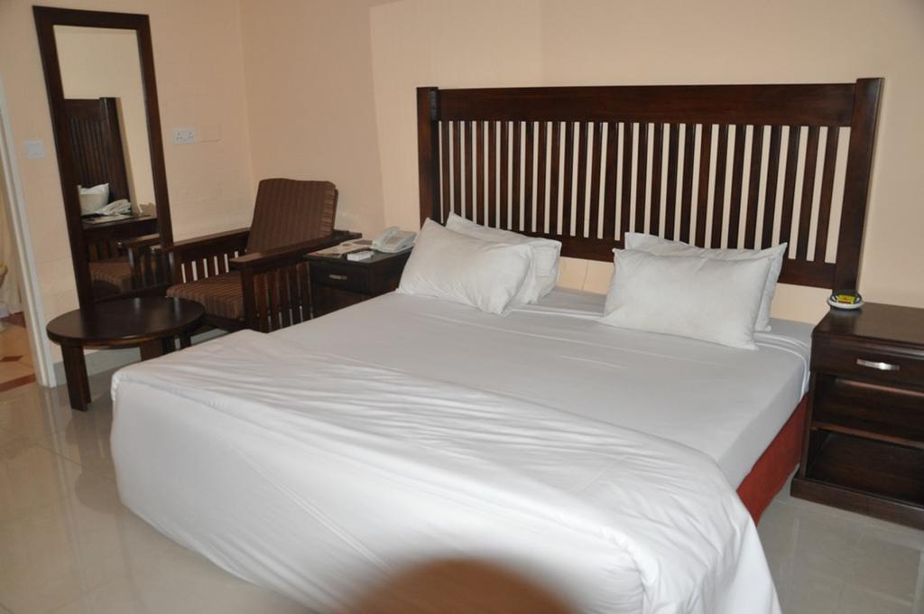 Kadoma Hotel & Conference Centre エクステリア 写真