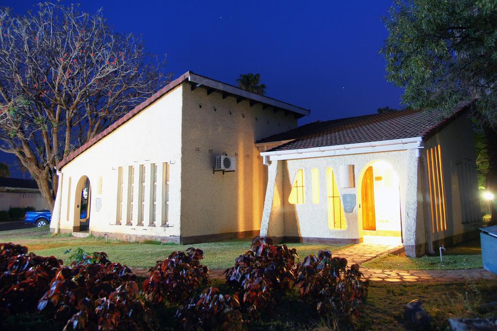 Kadoma Hotel & Conference Centre エクステリア 写真