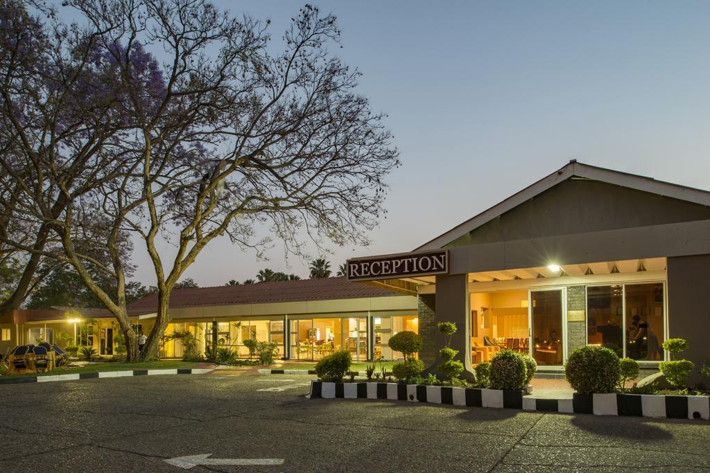 Kadoma Hotel & Conference Centre エクステリア 写真