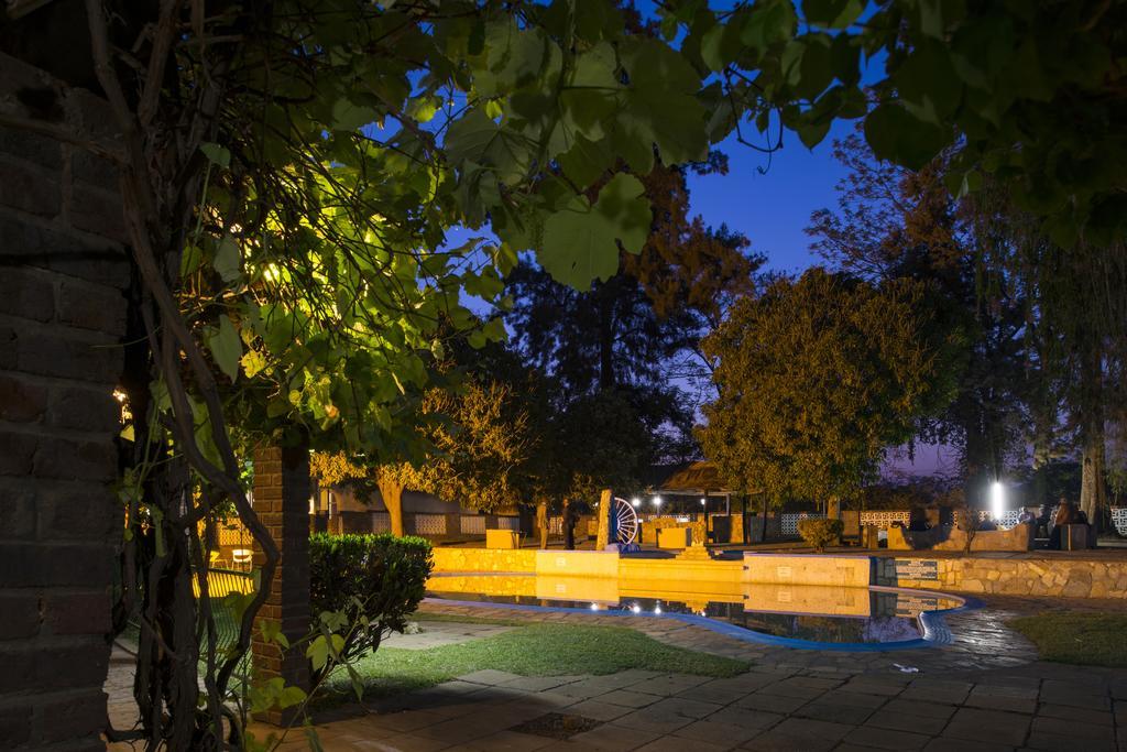 Kadoma Hotel & Conference Centre エクステリア 写真