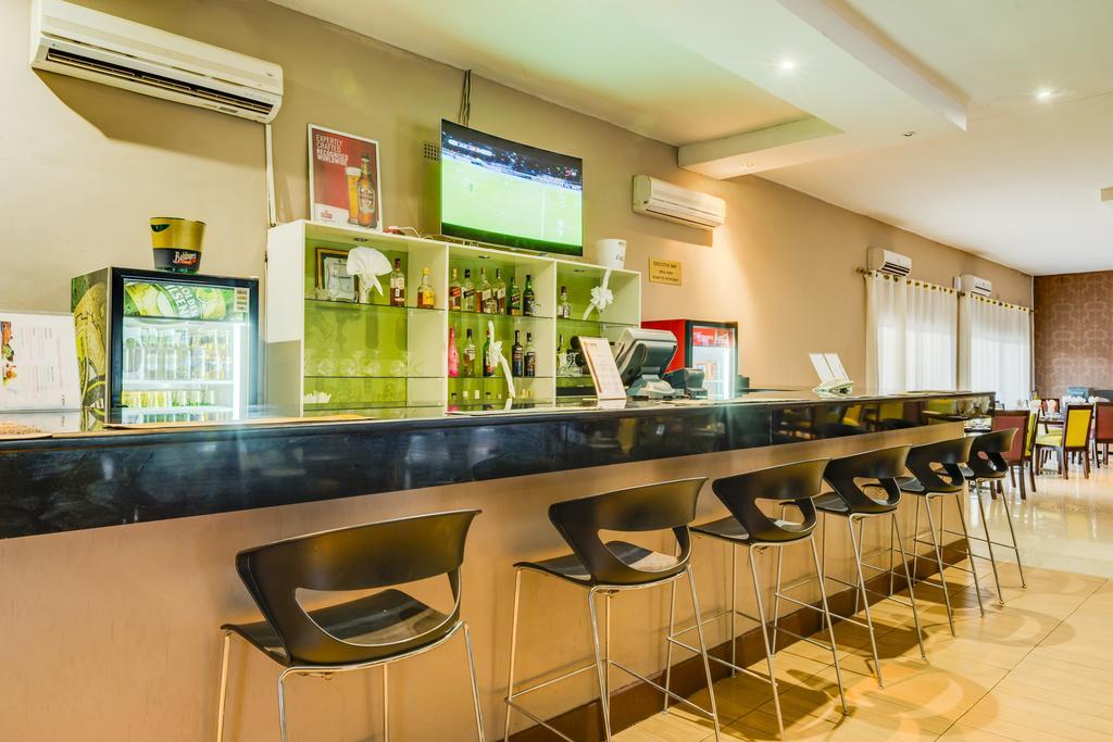 Kadoma Hotel & Conference Centre エクステリア 写真