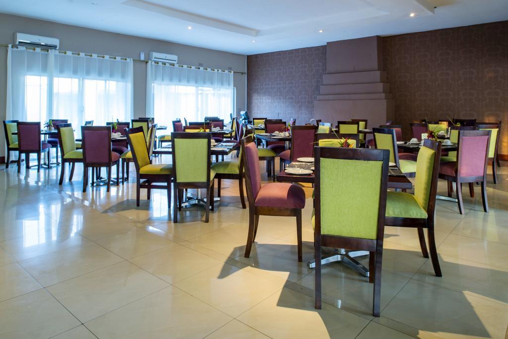 Kadoma Hotel & Conference Centre エクステリア 写真