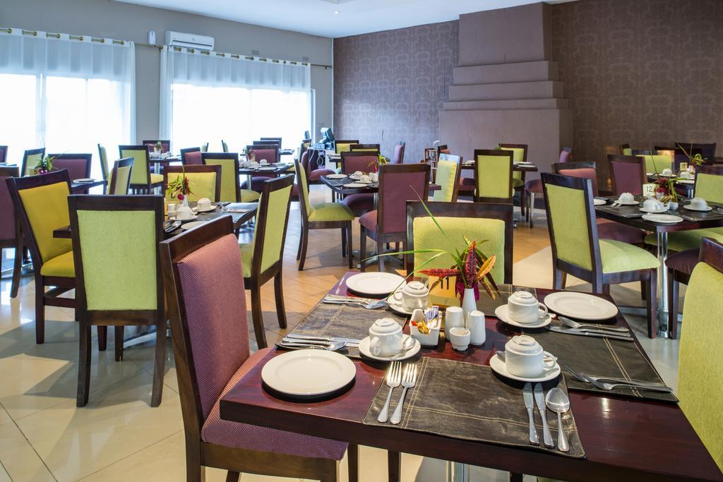 Kadoma Hotel & Conference Centre エクステリア 写真