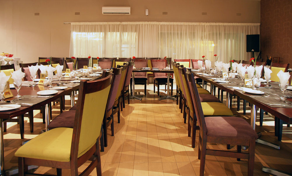 Kadoma Hotel & Conference Centre エクステリア 写真