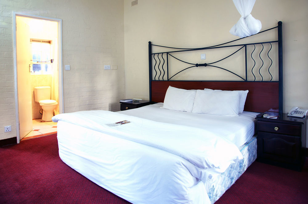 Kadoma Hotel & Conference Centre エクステリア 写真